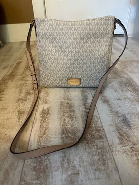 MICHAEL Michael Kors Signature Logo Crossbody in Light Beige with Tan Trim